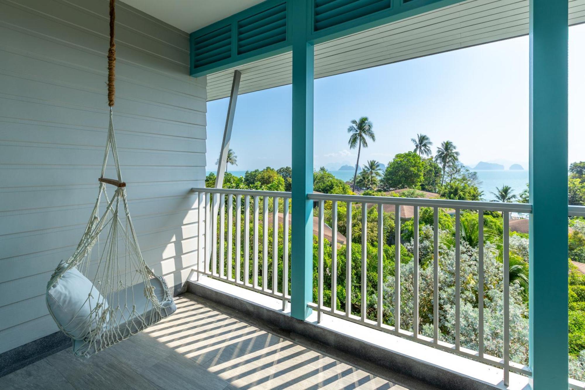 Cape Kudu Hotel, Koh Yao Noi Eksteriør bilde A balcony with a hammock